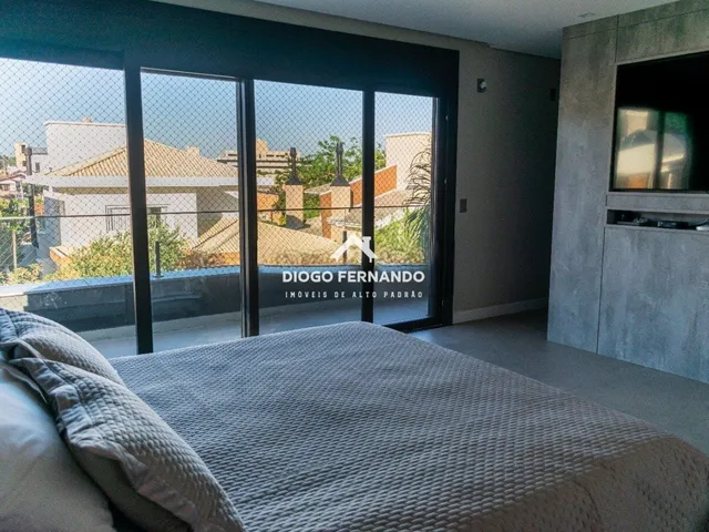 Imagem 13: Casa Alto Padrão em Condomínio no Campeche com 5 Dormitórios, Piscina Aquecida e Pé-Direito Duplo