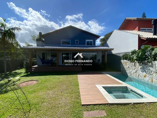 Imagem: A casa possui 4 Dormitórios, 3 Suítes, 5 Banheiros, 2