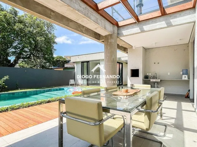 Imagem 5: Casa no Campeche a 200M da Praia com 6 Quartos, Piscina Aquecida e Alto Padrão