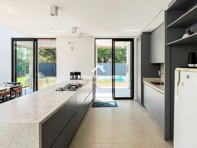 Imagem 14: Casa no Campeche a 200M da Praia com 6 Quartos, Piscina Aquecida e Alto Padrão