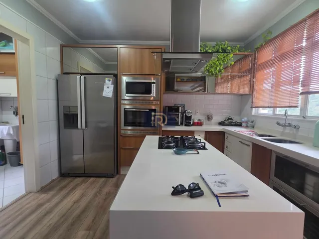 Imagem 2: Casa Alto Padrão com Piscina no Bosque das Mansões