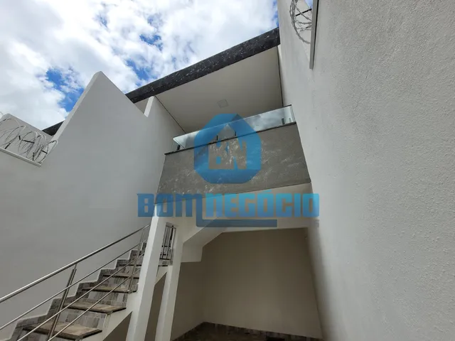 Imagem: Casa com 2 Quartos, Quintal e Garagem Coberta