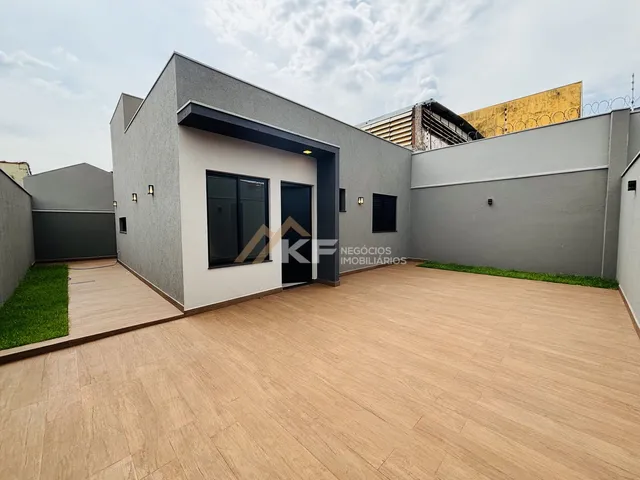 Imagem: A casa possui 2 Dormitórios, 1 Suíte, 2 Banheiros, 3