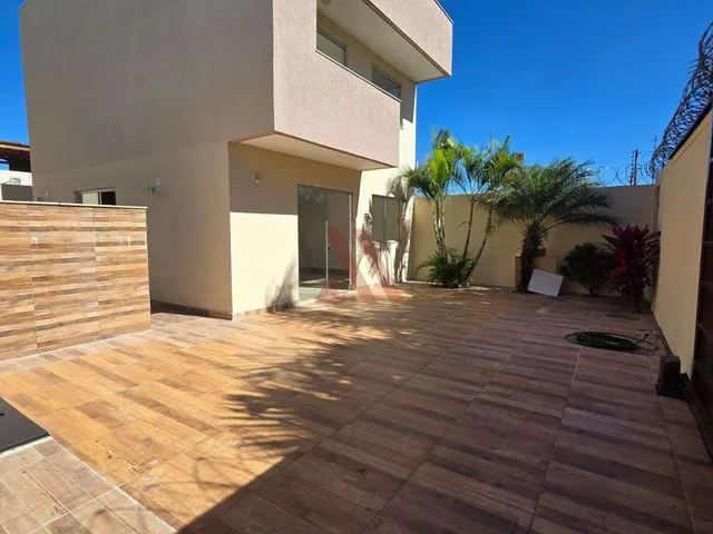 Imagem: A casa possui 5 Dormitórios, 1 Suíte, 2 Banheiros, 2