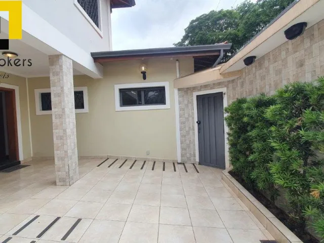 Imagem: A casa possui 6 Dormitórios, 2 Suítes, 4 Banheiros, 4