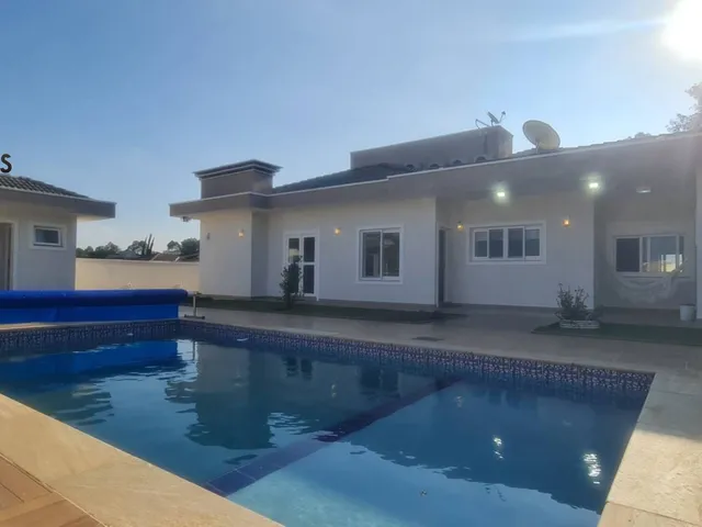 Imagem: A casa em condomínio possui 3 Dormitórios, 3 Suítes, 7