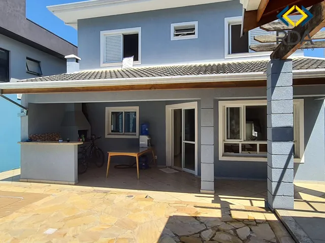 Imagem: A casa em condomínio possui 4 Dormitórios, 1 Suíte, 2