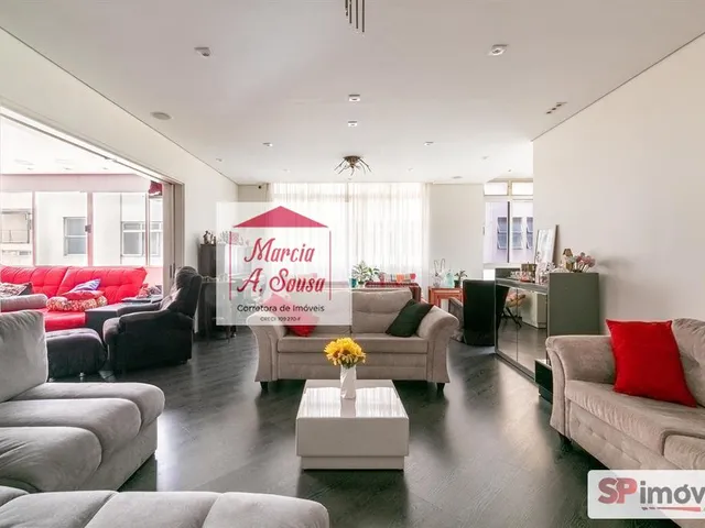 Imagem: O apartamento possui 4 Dormitórios, 1 Suíte, 3 Banheiros,