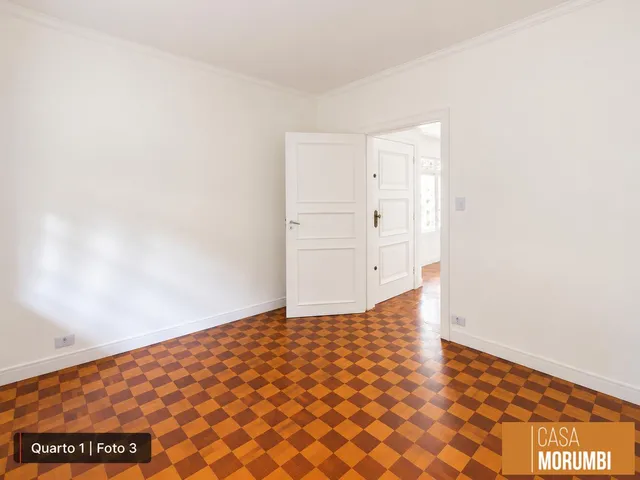 Imagem: A casa possui 6 Dormitórios, 1 Suíte, 3 Banheiros, 2