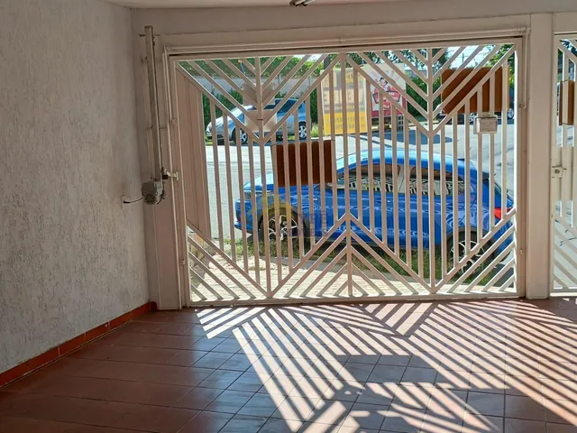 Imagem: A casa possui 2 Dormitórios, 2 Banheiros, 1 Vaga na