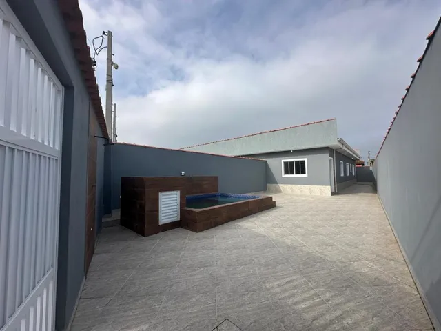 Imagem: Casa Nova com Piscina Lado Praia a Venda
