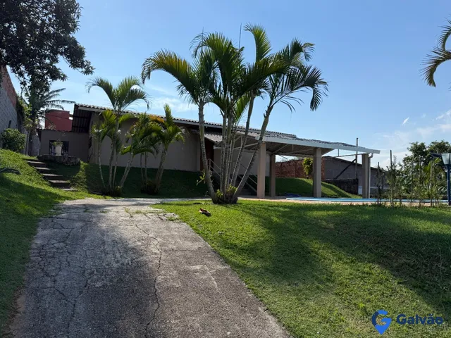 Imagem: A fazenda possui 3 Dormitórios, 1 Suíte, 3 Banheiros, 6