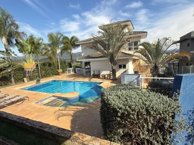 Imagem: A casa possui 4 Dormitórios, 4 Suítes, 4 Banheiros e