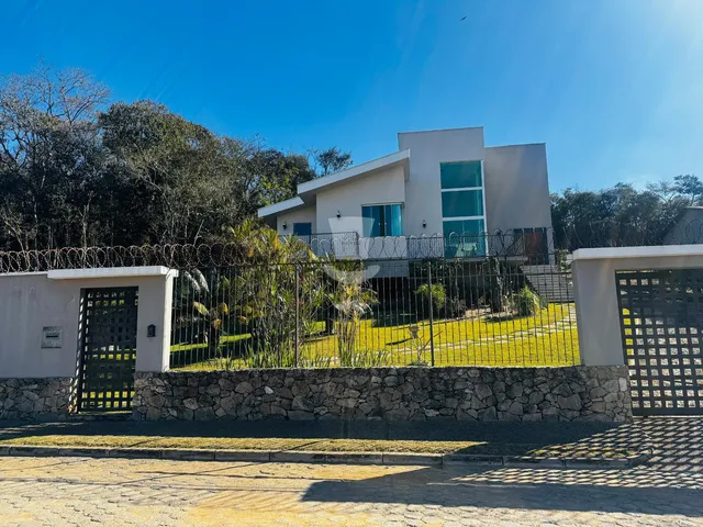 Imagem: Casa À Venda com 4 Quartos em Barbacena