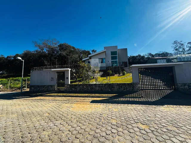 Imagem 3: Casa À Venda com 4 Quartos em Barbacena no Condomínio Aldeia do Vale