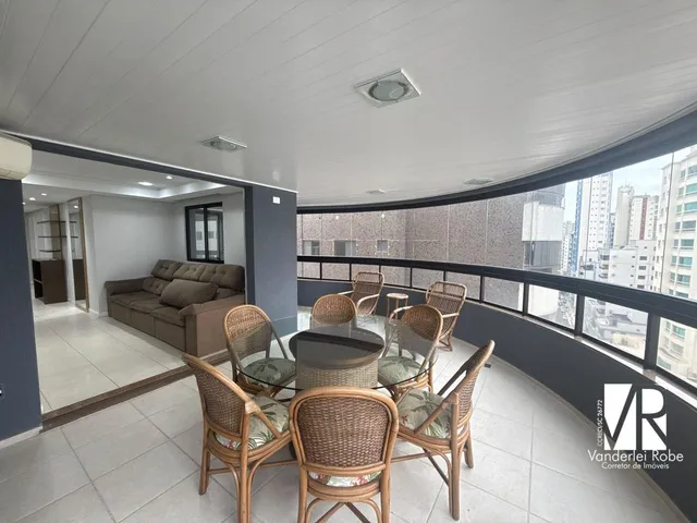 Imagem 16: Apartamento À Venda no Centro de Balneário Camboriú com 4 Dormitórios e Varanda Ampla
