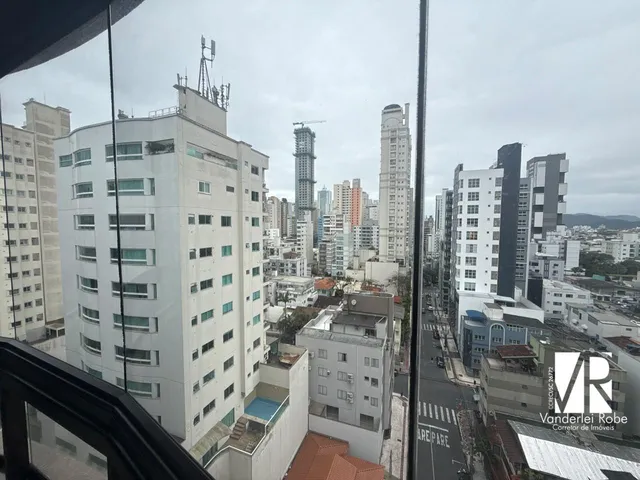 Imagem 12: Apartamento À Venda no Centro de Balneário Camboriú com 4 Dormitórios e Varanda Ampla