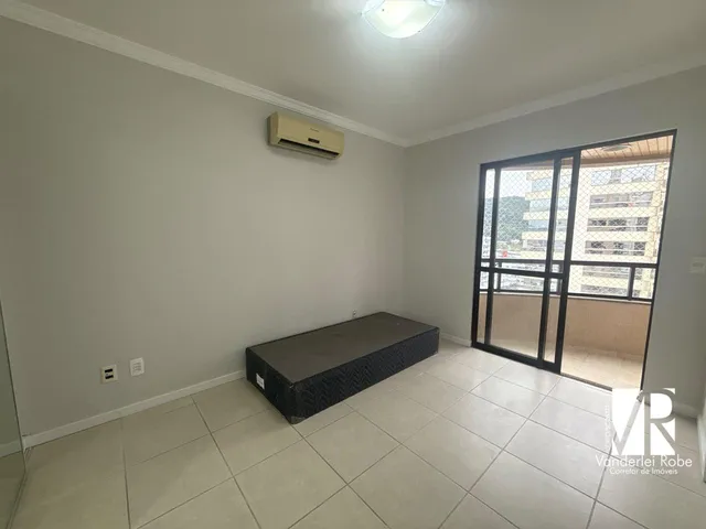 Imagem 9: Apartamento À Venda no Centro de Balneário Camboriú com 4 Dormitórios e Varanda Ampla