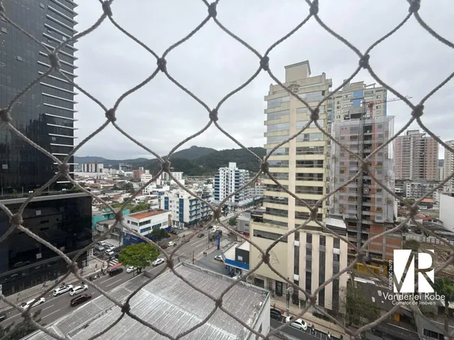 Imagem 13: Apartamento À Venda no Centro de Balneário Camboriú com 4 Dormitórios e Varanda Ampla