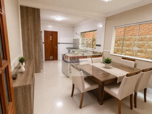 Imagem: Casa Espaçosa com 4 Dormitórios e Churrasqueira