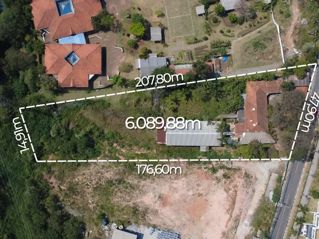 Imagem: O terreno possui 6.089m² de Área e está localizado em
