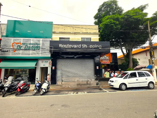 Imagem: A loja possui 5 Banheiros, 970m² de Área Privada e está