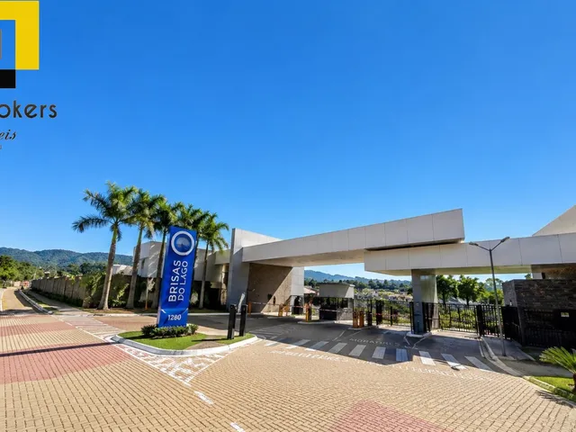 Imagem: O terreno possui 360m² de Área Privada e está localizado