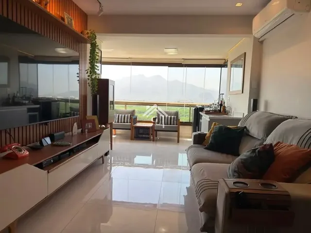 Imagem: O apartamento possui 5 Dormitórios, 1 Suíte, 3 Banheiros,