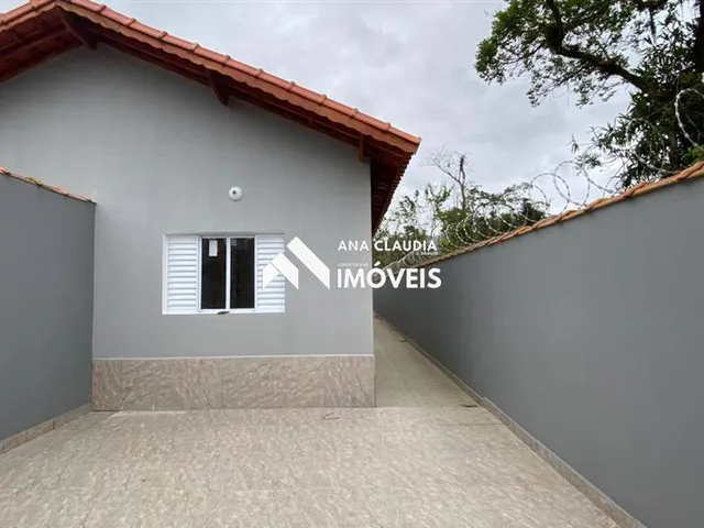 Imagem: Casa Nova com Piscina na Praia de Itanhaém