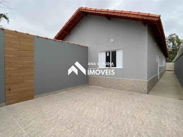 Imagem 2: Casa Nova com Piscina na Praia de Itanhaém, 400 Metros da Av. Marginal Lado Serra