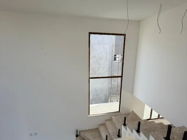Imagem 2: Casa com 4 Quartos À Venda em Condomínio Fechado