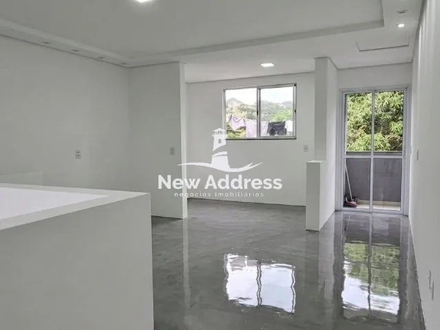 Imagem: Casa Duplex com 2 Quartos À Venda no Bairro