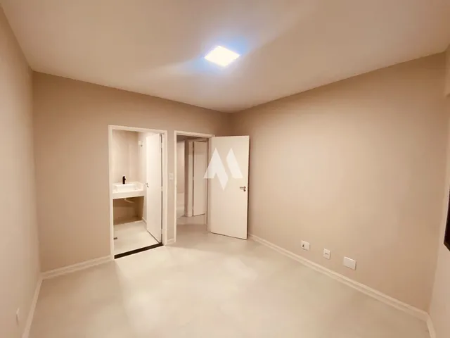 Imagem 6: Cobertura Duplex À Venda com Piscina Privativa no Bairro em Santos, São Paulo