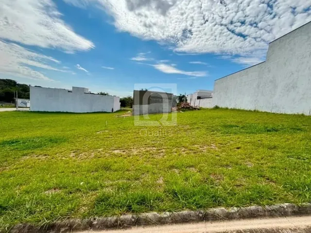 Imagem: Terreno À Venda em Localização Privilegiada