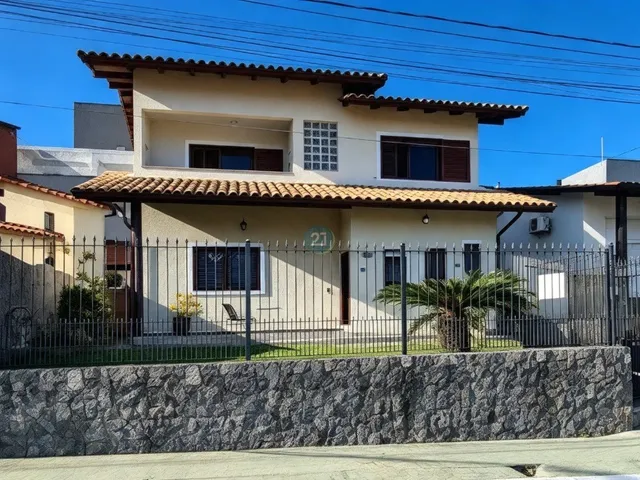 Imagem 3: Alugo Casa com 03 Quartos, Área Gourmet e Piscina, 03 Vagas de Garagem, em Terreno de 380M², no Campeche, Florianópolis