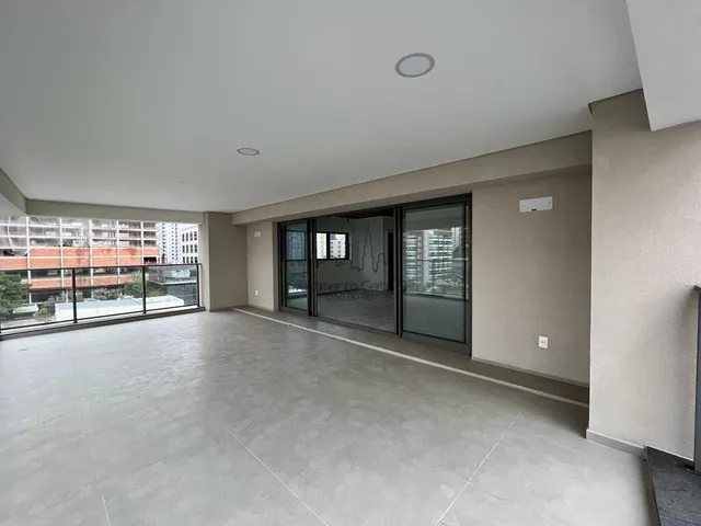 Imagem: Apartamento com 4 Quartos À Venda, 244