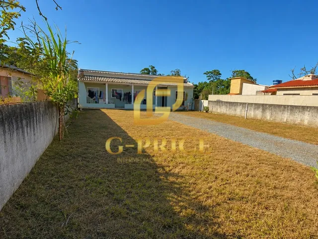 Imagem 2: Excelente Casa com Amplo Espaço de Terreno Apenas 750Mts do Mar