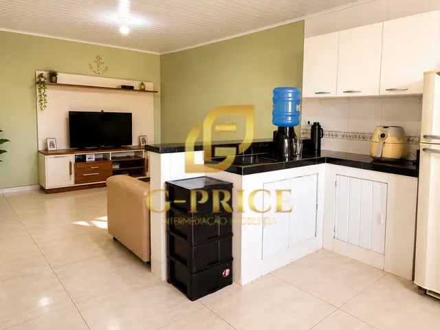 Imagem 6: Excelente Casa com Amplo Espaço de Terreno Apenas 750Mts do Mar