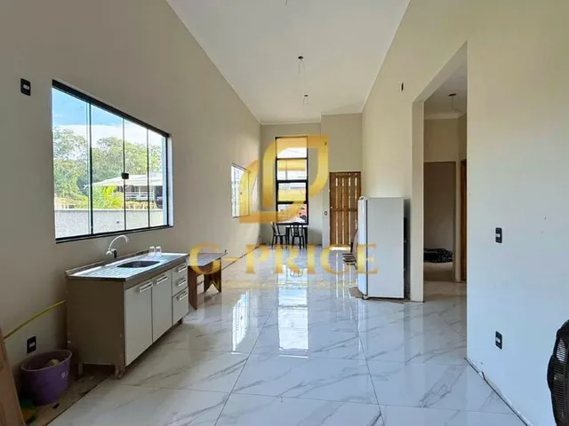 Imagem 3: Excelente Casa de Alto Padrão em Amplo Terreno a Apenas 200 Metros da Praia