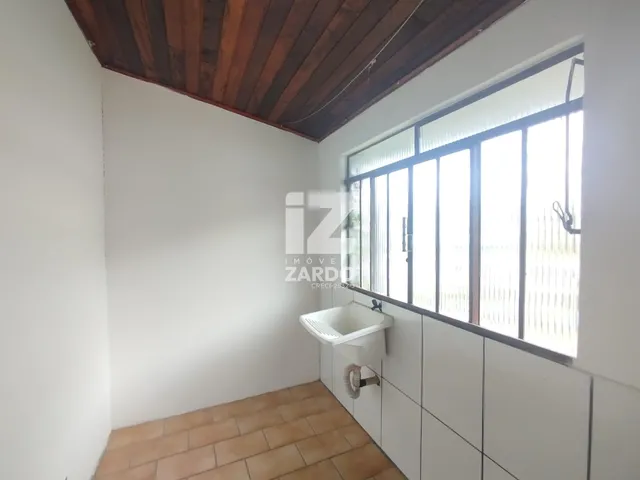 Imagem 3: Casa Parte Superior, Bairro Der, Contendo 03 Quartos e Vaga de Garagem