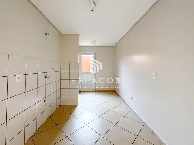 Imagem 5: Apartamento no Centro com 02 Quartos, Sacada e Garagem Coberta