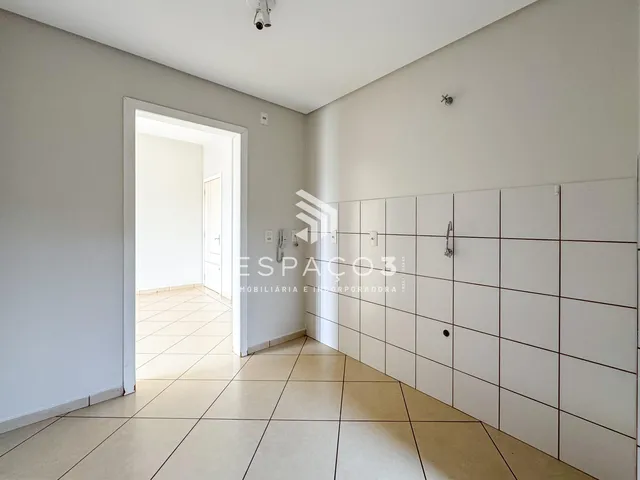 Imagem 6: Apartamento no Centro com 02 Quartos, Sacada e Garagem Coberta