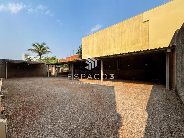 Imagem 2: Apartamento no Centro com 02 Quartos, Sacada e Garagem Coberta