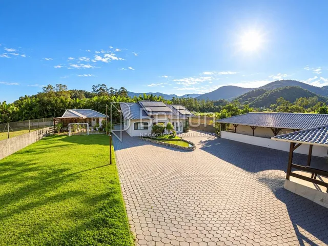 Imagem 13: Casa com Piscina, Campo de Futebol e 1.550 M² no Centro de Rio dos Cedros