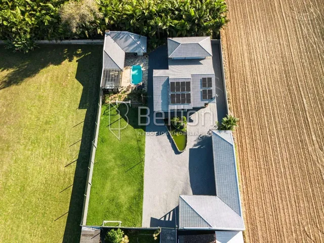 Imagem 2: Casa com Piscina, Campo de Futebol e 1.550 M² no Centro de Rio dos Cedros