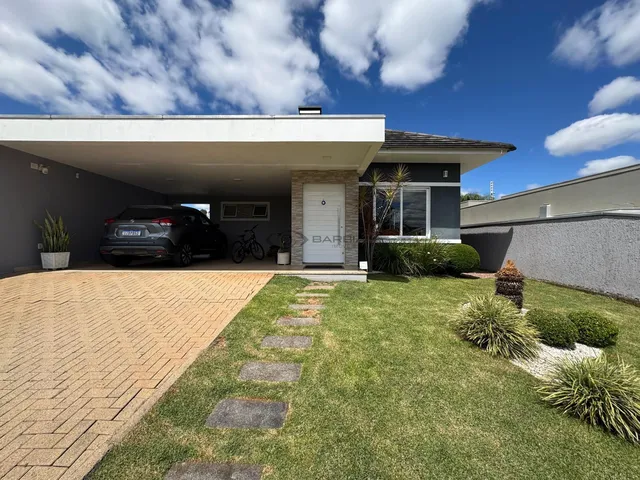 Imagem: Casa Semimobiliada com Piscina a Venda