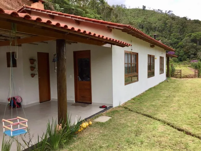 Imagem: Sitio com Ampla Casa Térrea com Varanda