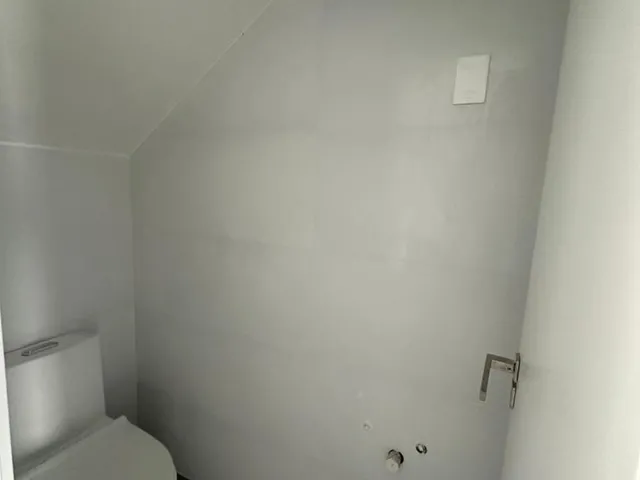 Imagem 10: Casa À Venda em Joinville-Sc, Saguaçu, com 3 Quartos, 1 Suíte, 3 Banheiros, 2 Vagas de Garagem e 125M²