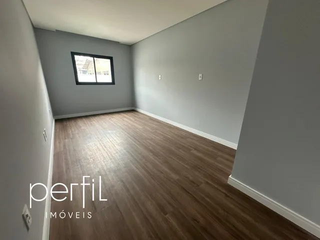 Imagem 16: Casa À Venda em Joinville-Sc, Saguaçu, com 3 Quartos, 1 Suíte, 3 Banheiros, 2 Vagas de Garagem e 125M²