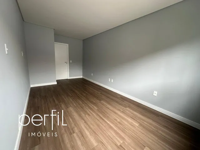 Imagem 5: Casa À Venda em Joinville-Sc, Saguaçu, com 3 Quartos, 1 Suíte, 3 Banheiros, 2 Vagas de Garagem e 125M²